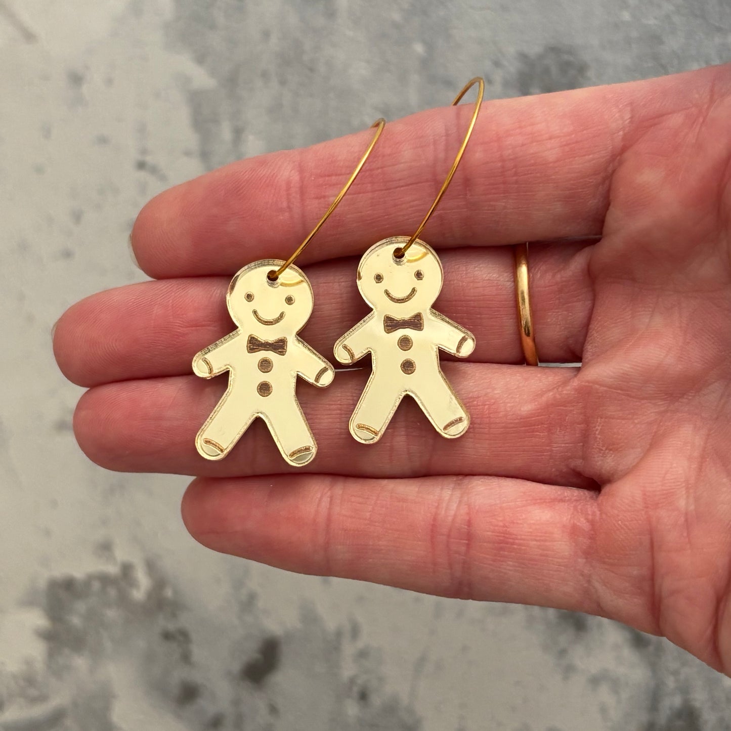 Small gingerbread men earrings